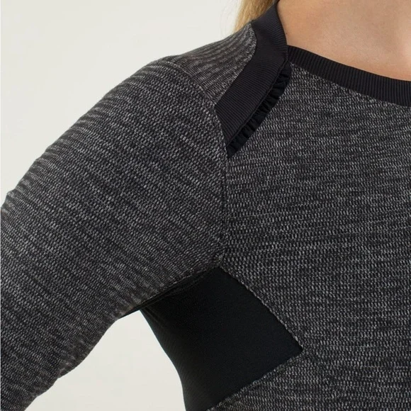 Lululemon Athletica Gray Fitted Ruched Long Sleeve Tee - Picture 4 of 12